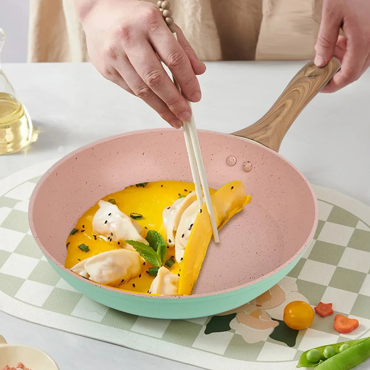 20/24/28cm Colorful Frying Pan with Wooden Handle, Nonstick Frying Pot,Pancake Omelet Pans for All Stoves, Home Kitchen Cookware