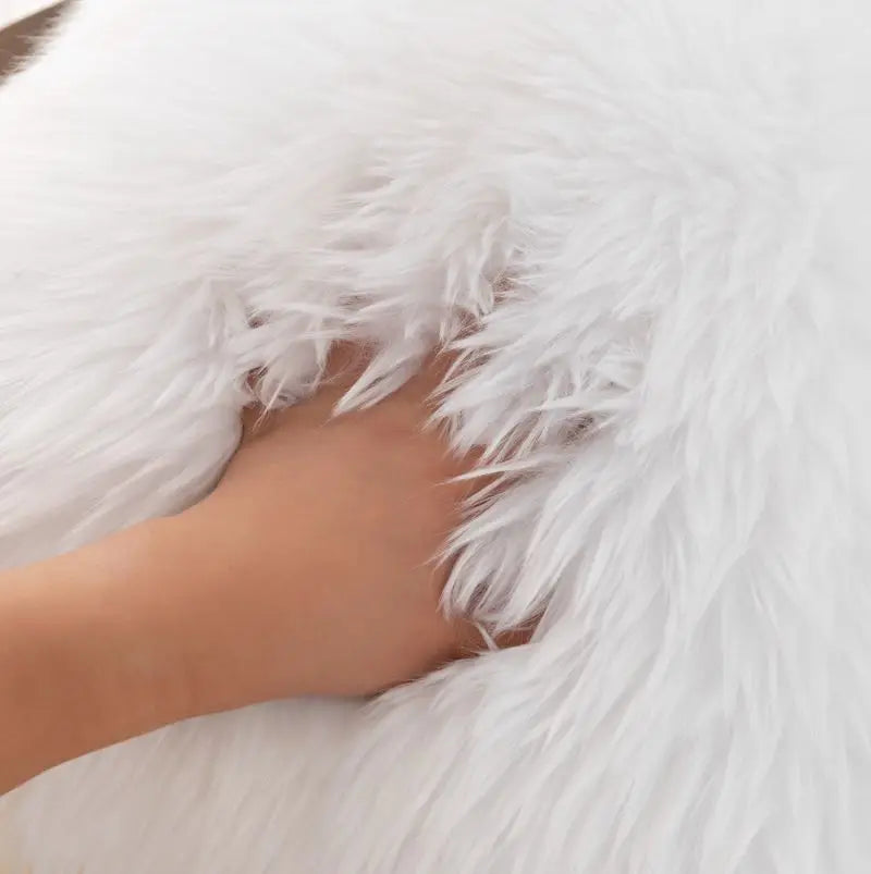 White Faux Sheepskin Carpet Irregular Long Soft Furry Floor Mats Living Room Bedroom Children's Room Bedside Decorative Carpets