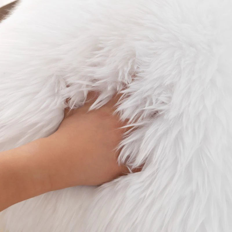 White Faux Sheepskin Carpet Irregular Long Soft Furry Floor Mats Living Room Bedroom Children's Room Bedside Decorative Carpets