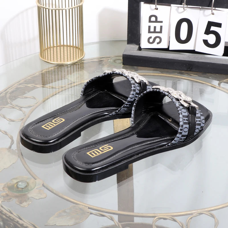 Slippers 2025 new anti-slip rhinestone flat bottom fashion word drag women's shoes wear sandals open toe luxurious lady slippers