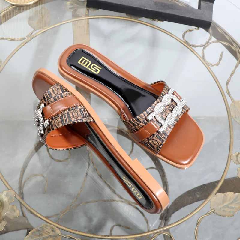 Slippers 2025 new anti-slip rhinestone flat bottom fashion word drag women's shoes wear sandals open toe luxurious lady slippers
