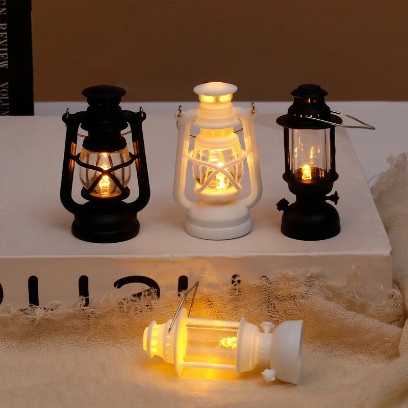 6cm Mini Led Retro Glowing Pony Lantern Simulation Cande Light Night Light Dollhouse Miniature Kerosen Lamp Home Decor Toy