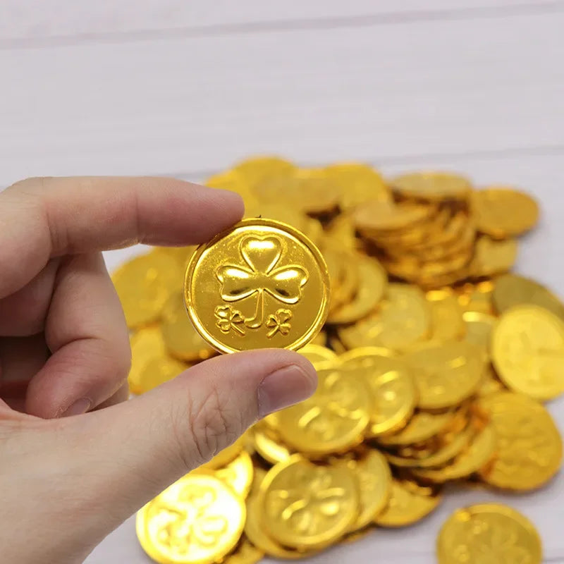 10/25/50pcs St Patrick Day Coin Props Green Clover Pattern Coin Fake Treasure Plastic Simulation Kids Festival Party Gifts Coin