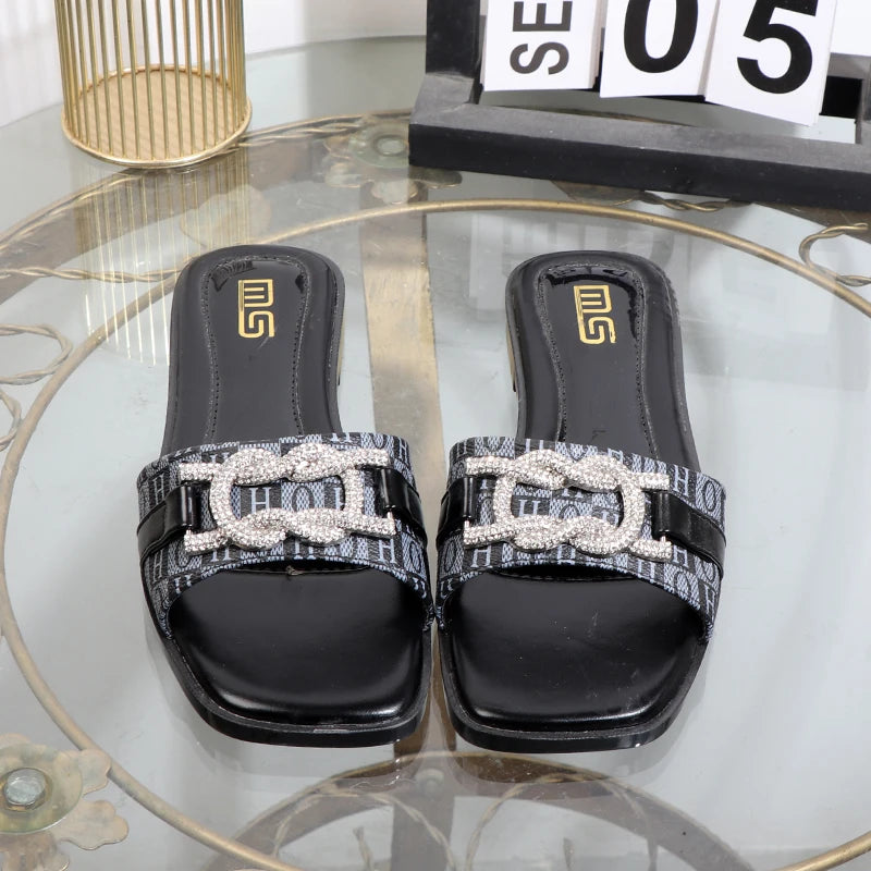 Slippers 2025 new anti-slip rhinestone flat bottom fashion word drag women's shoes wear sandals open toe luxurious lady slippers