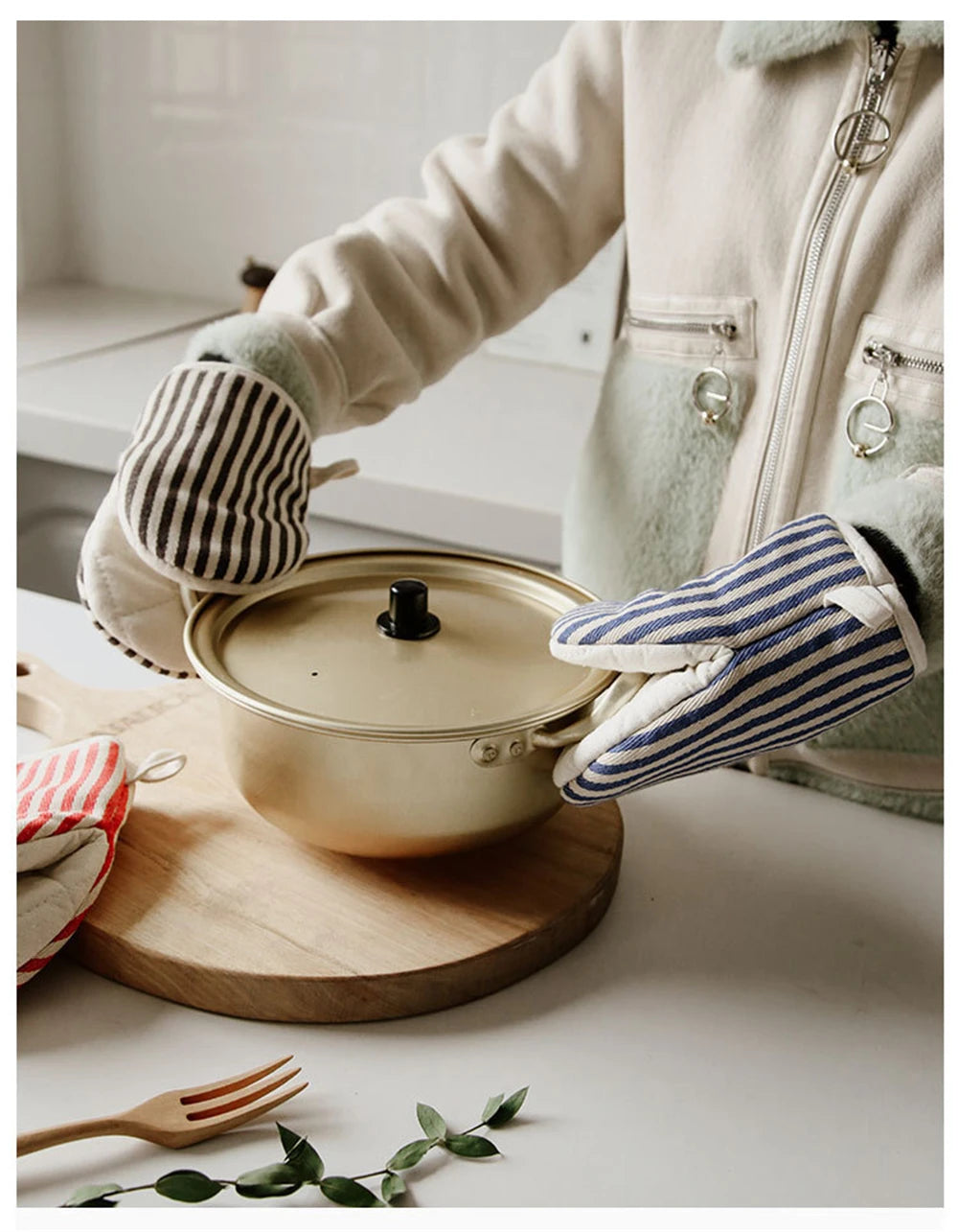 Household Insulated Gloves Microwave Anti-scald Gloves Thicken Striped Baking High Temperature Resistant Gloves Kitchen Tools