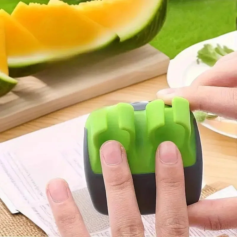 Vegetable Peeler Black Green Color Rubber Finger Grip Easy Remove Fruit Peels Quick Meal Preparation Kitchen Tool Sharp Blade