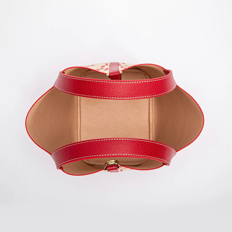Classic Fashion Retro Design New 2024 Women's Vegetable Basket Bag with Metal Decorative Letter Design Women's Handbag