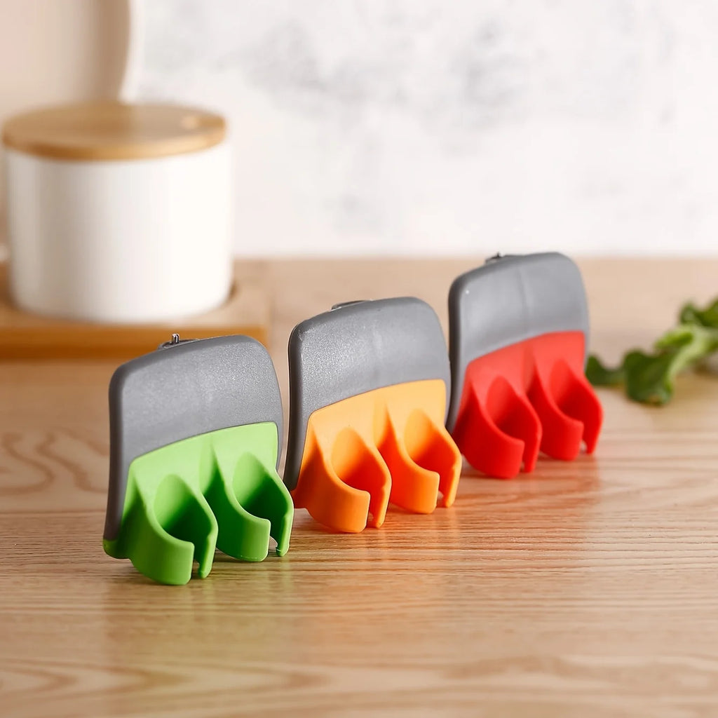 Vegetable peeler with anti slip rubber handle and ergonomic handle - made of sturdy and heat-resistant 304 stainless steel struc