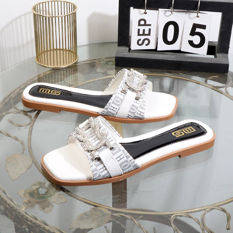 Slippers 2025 new anti-slip rhinestone flat bottom fashion word drag women's shoes wear sandals open toe luxurious lady slippers