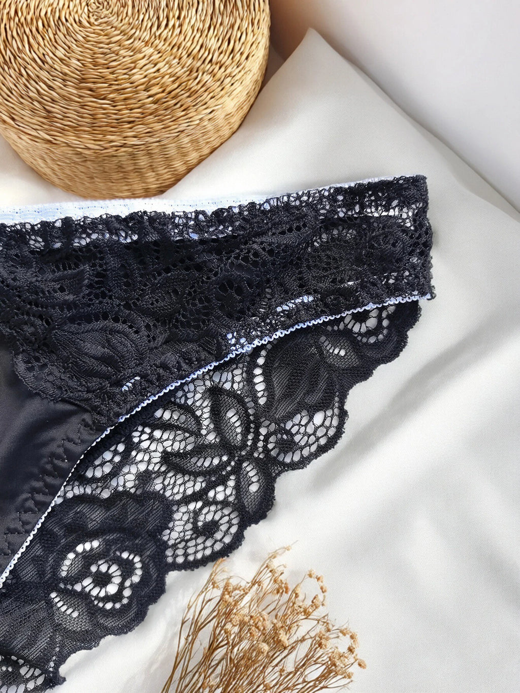 Plus Size Women's Underwear, Fashionable, Soft, Close-Fitting, Seamless, Comfortable, Sexy, Lace Trim, Contrasting Color, Thin Edge, Breathable Women's Briefs