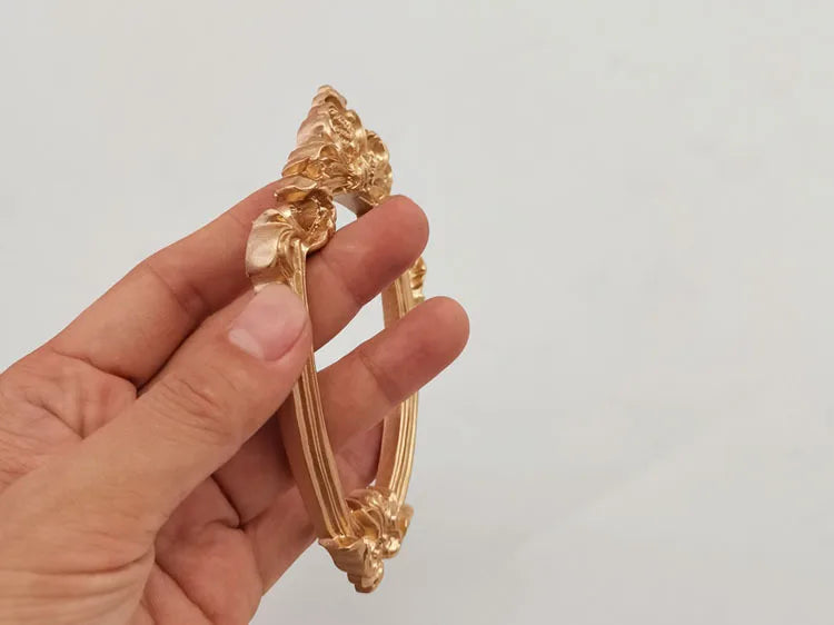 Mini gold small photo frame shooting props retro European style photo frame embossed nail art earrings pose props