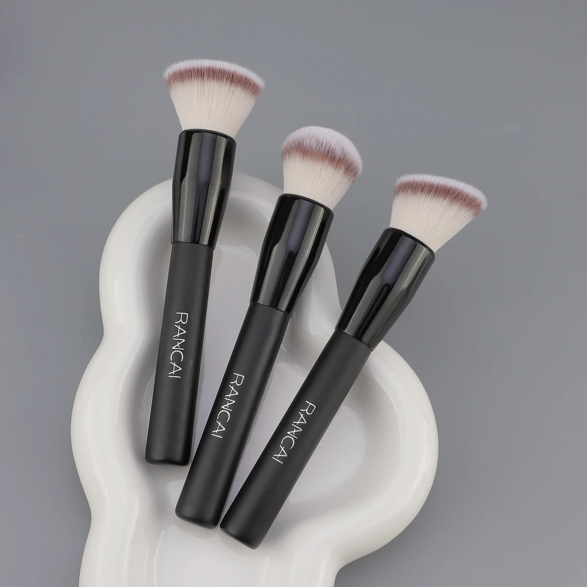 Foundation Brush Soft Dense Full Coverage Buffing Blending Contouring Complexion Base Corrector Primer Makeup Brush
