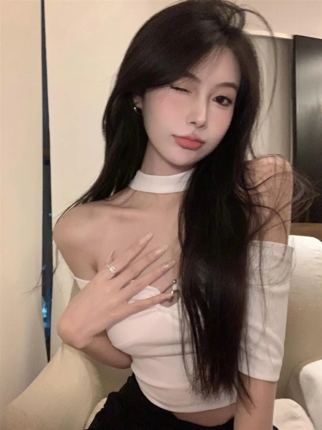 Hot Girl Sexy T-shirt for Women in Summer Pure Halter Neck One Shoulder Slim Design Niche Top Base Shirt