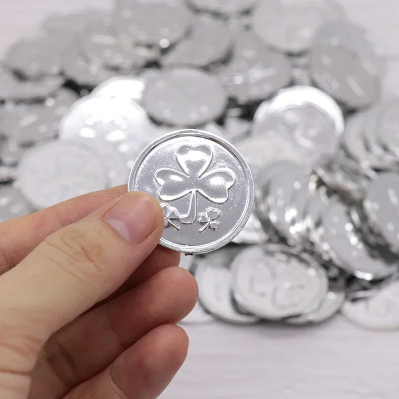 10/25/50pcs St Patrick Day Coin Props Green Clover Pattern Coin Fake Treasure Plastic Simulation Kids Festival Party Gifts Coin