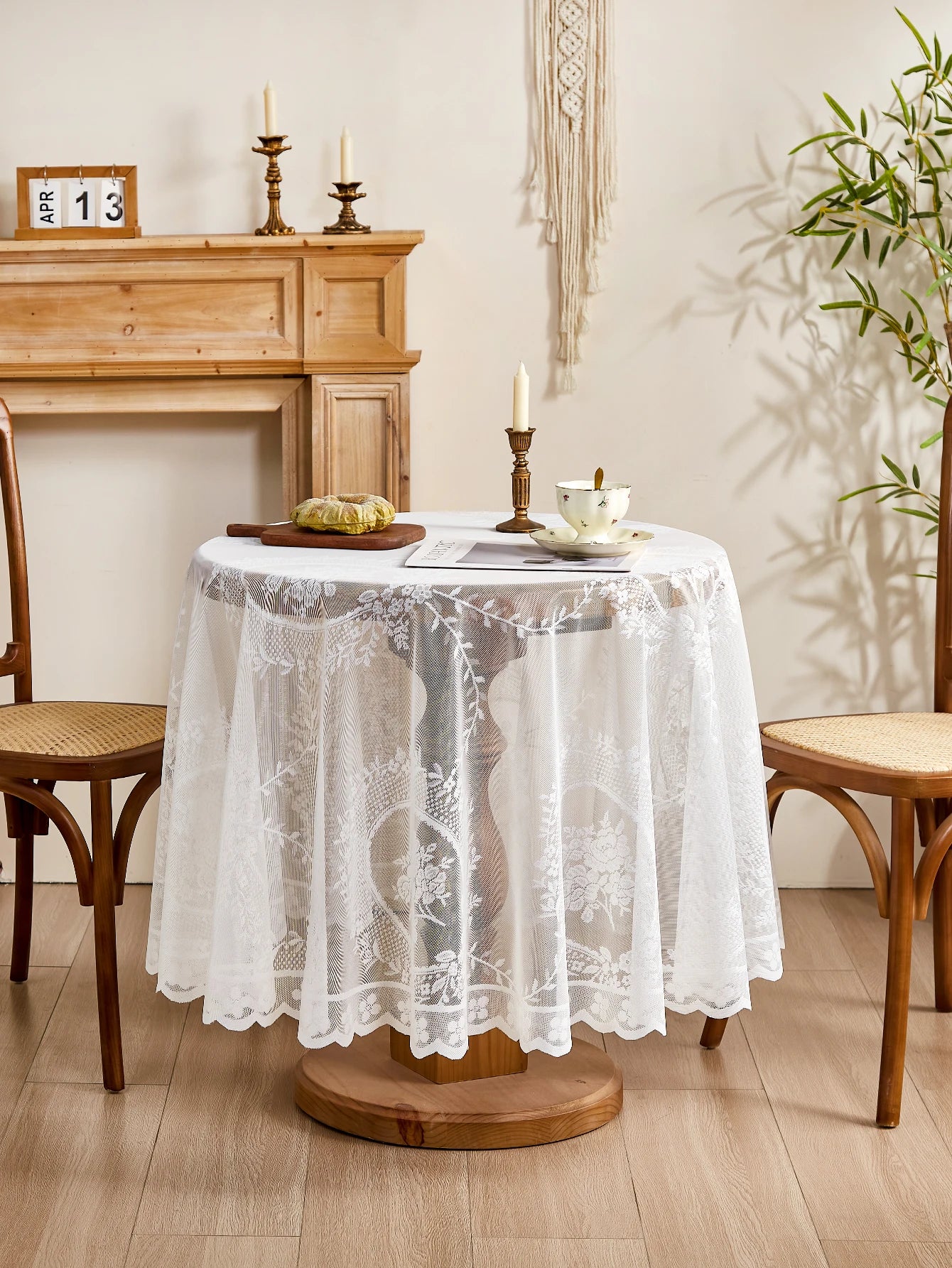 White lace tablecloth round mirror flower vine pattern living room dining table decoration