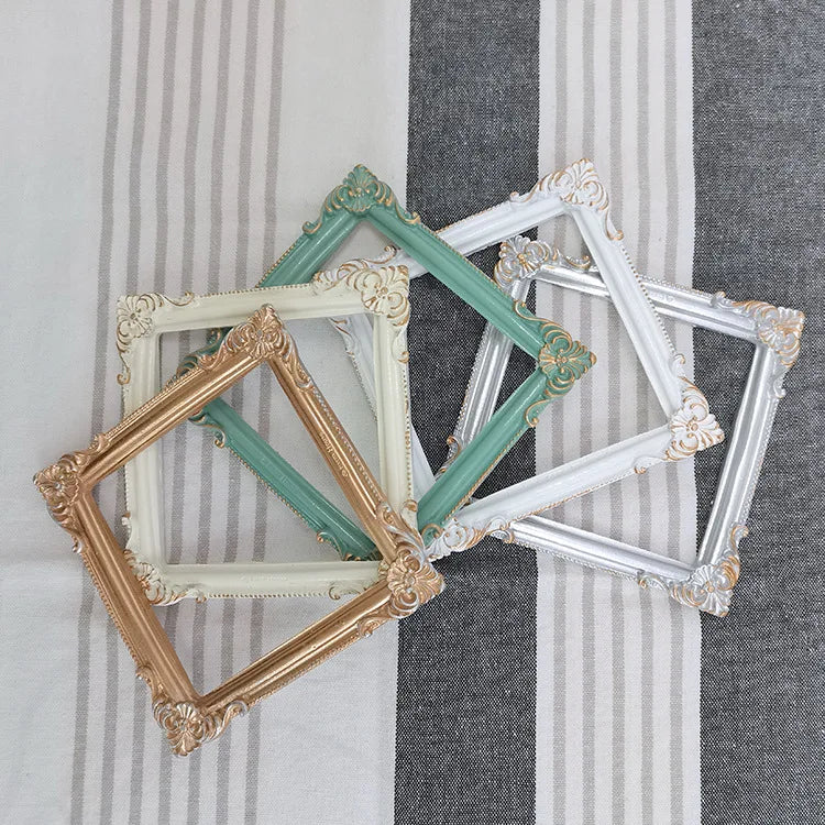 Mini gold small photo frame shooting props retro European style photo frame embossed nail art earrings pose props