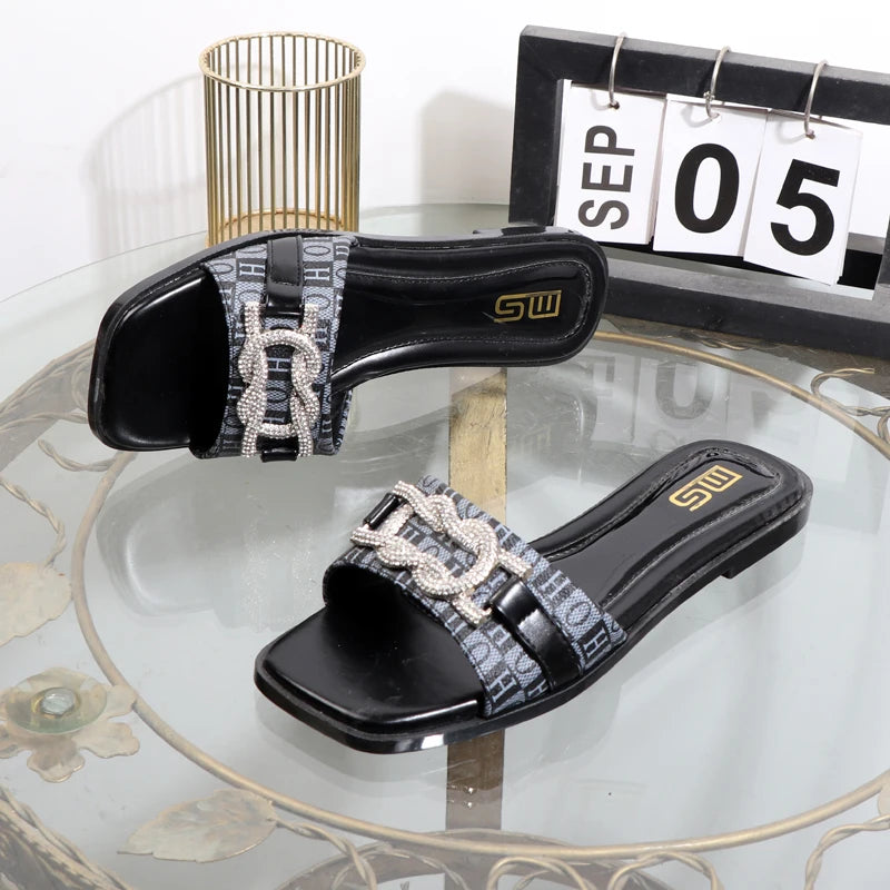 Slippers 2025 new anti-slip rhinestone flat bottom fashion word drag women's shoes wear sandals open toe luxurious lady slippers