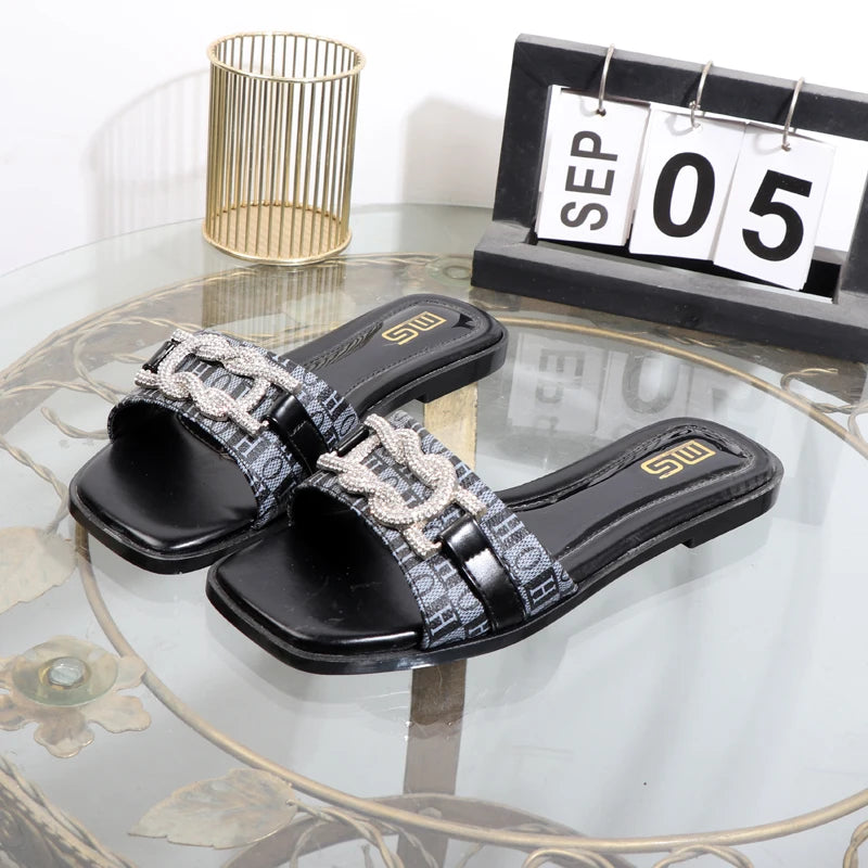 Slippers 2025 new anti-slip rhinestone flat bottom fashion word drag women's shoes wear sandals open toe luxurious lady slippers